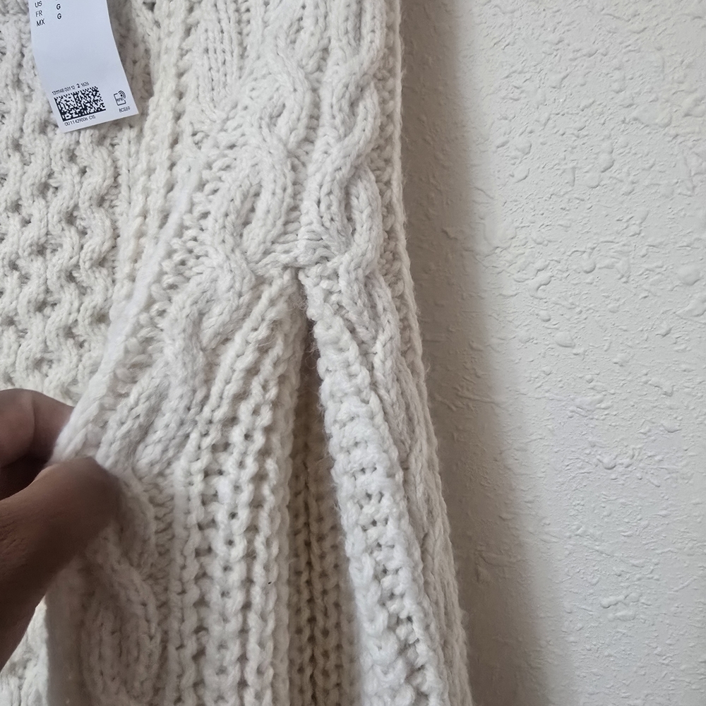 H&M Cream Cable Knit Crewneck Sweater - Picture 3 of 12
